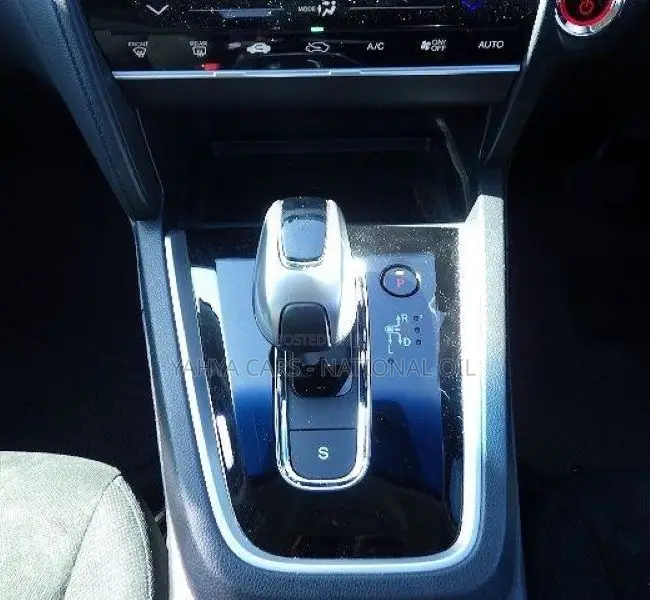 Honda Fit Shuttle 2018 Silver