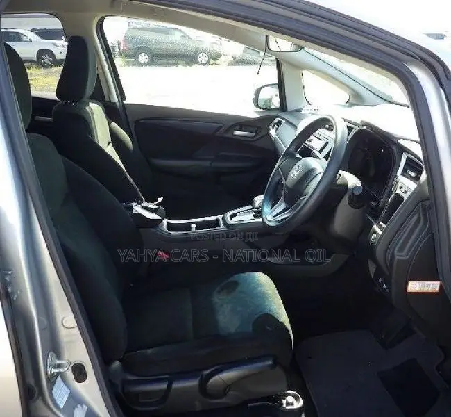 Honda Fit Shuttle 2018 Silver