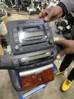 Toyota Premio 240 Radio Face Panel