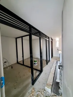 Aluminum and 10mm/8mm Tempered Glass Partitions