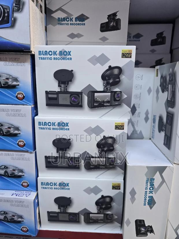 Black Box 1296p Dash Camera With Front, Inside and Reverse Cameras