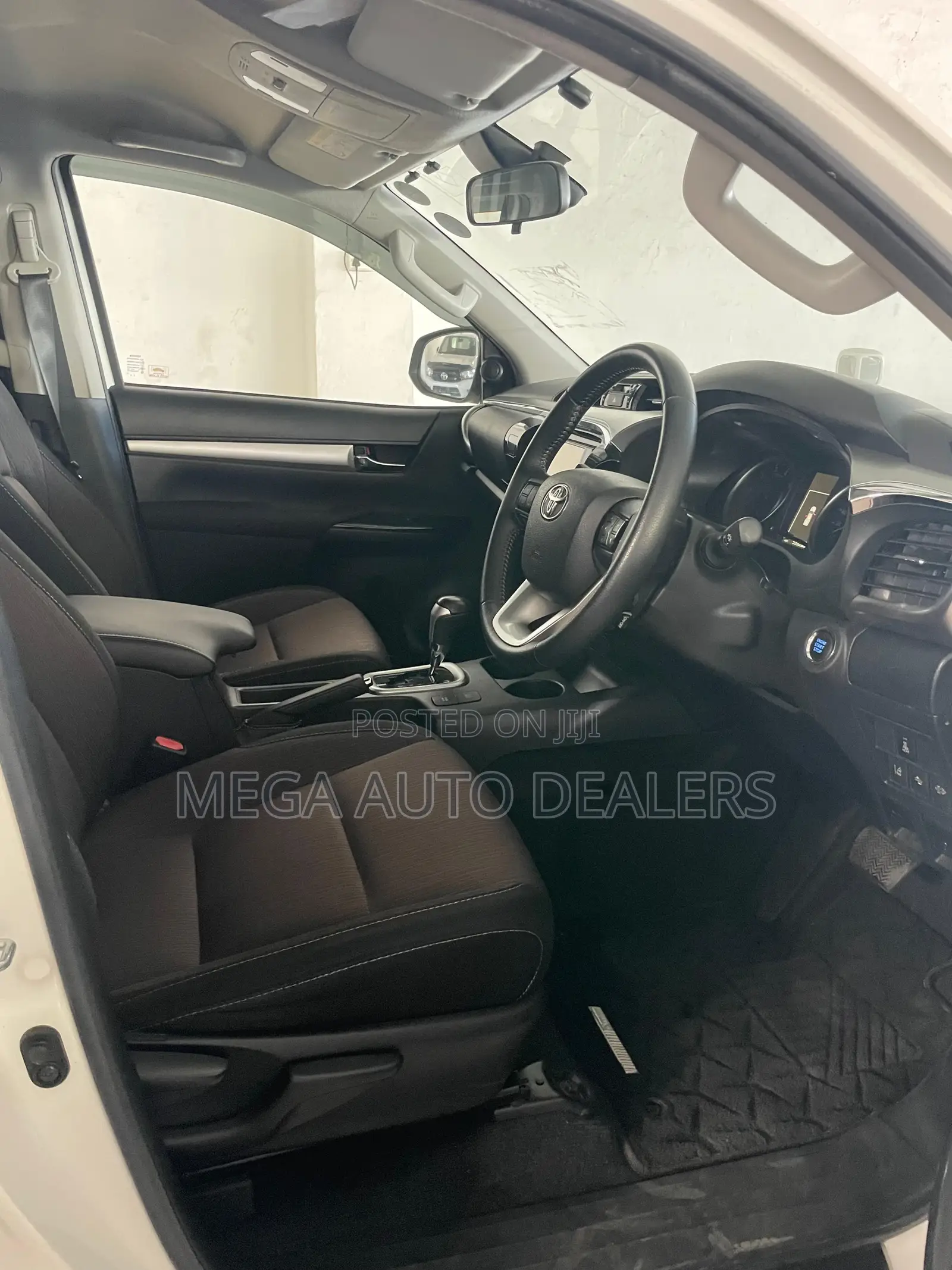 Toyota Hilux 2019 White
