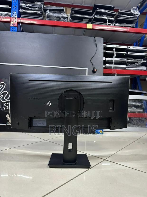 Samsung Monitor Curved  - thumbnail 2