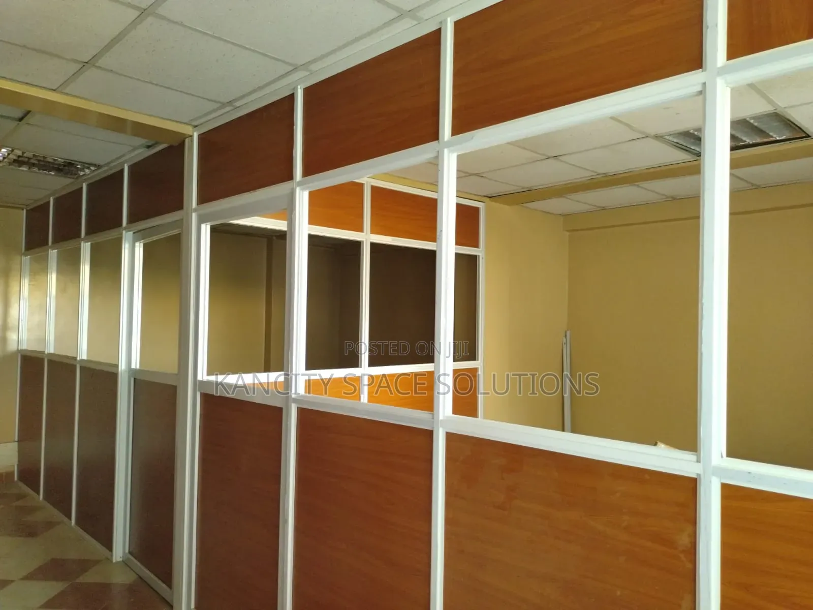 White Aluminum, Bottom Board, Glass at Center and MDF Top Partitions
