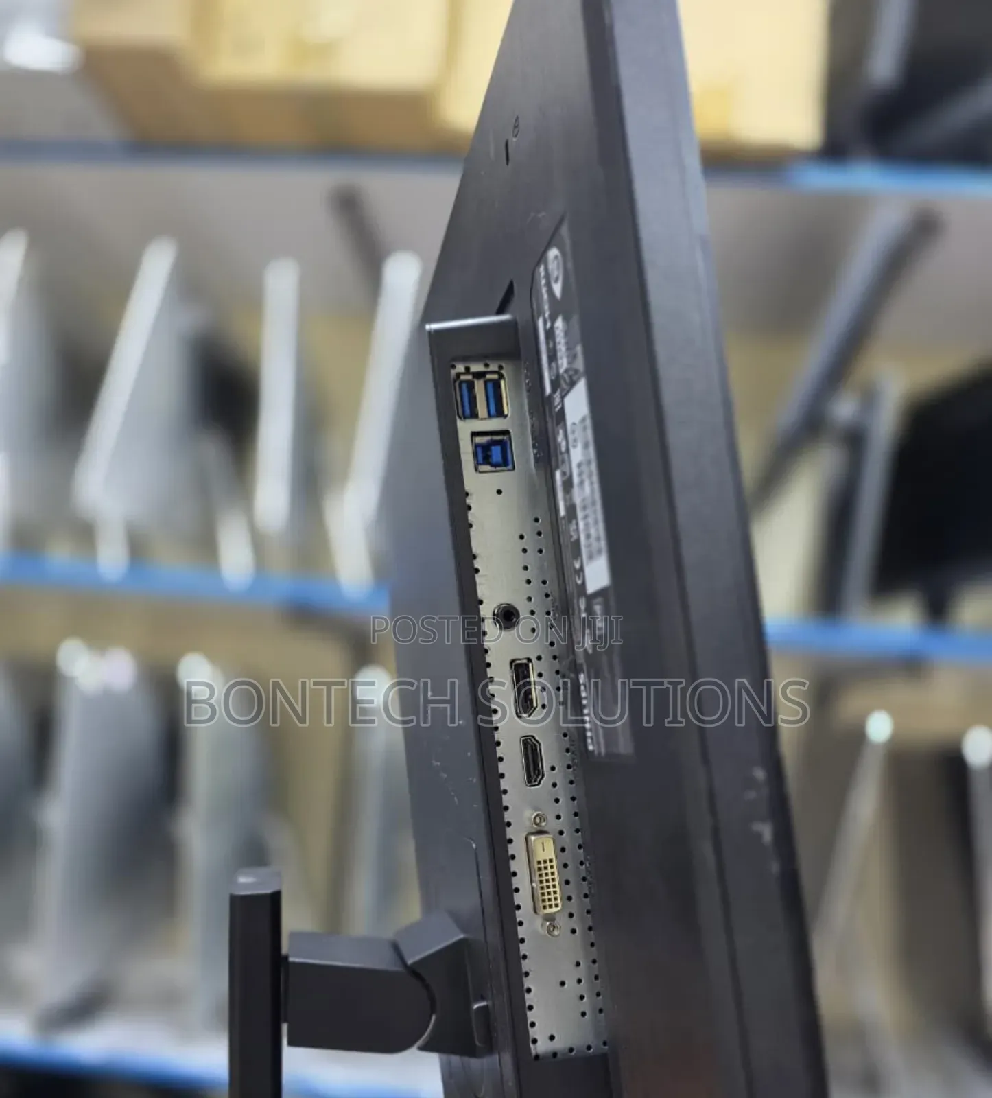 Phillips 275b 
27 Inch Monitor 
Resolution:2560*1440