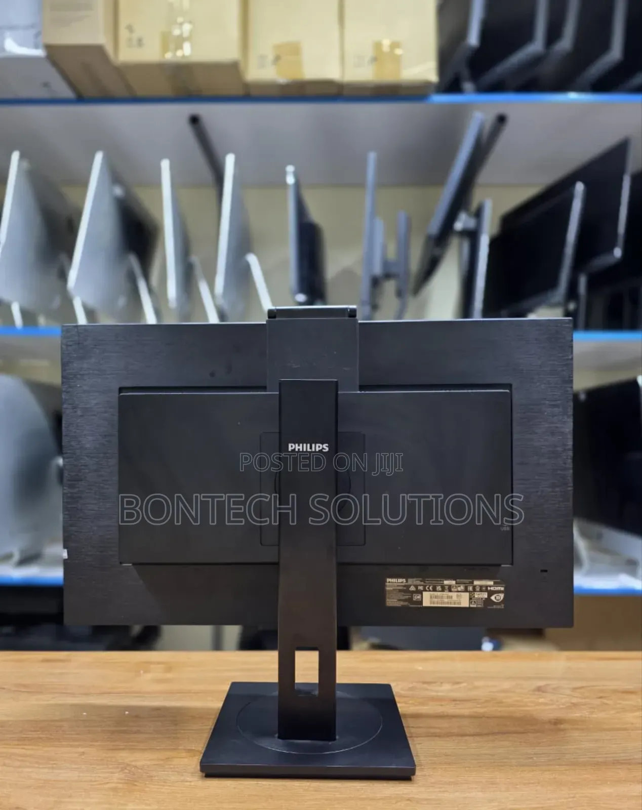 Phillips 275b 
27 Inch Monitor 
Resolution:2560*1440