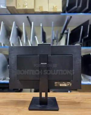 Phillips 275b 
27 Inch Monitor 
Resolution:2560*1440