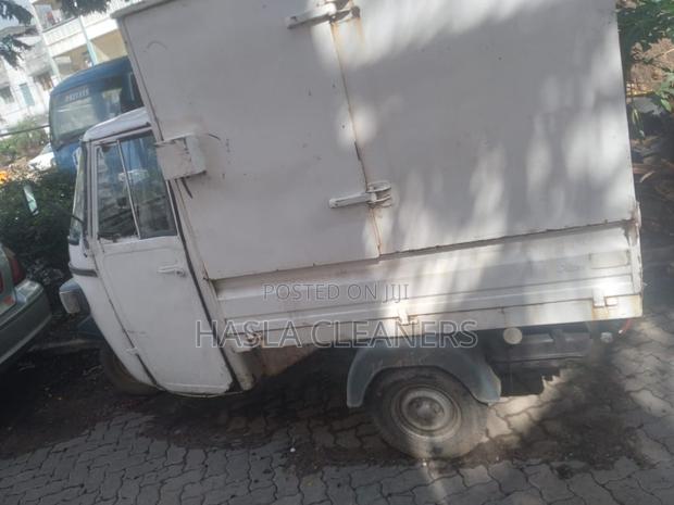 Piaggio 2017 White - main view