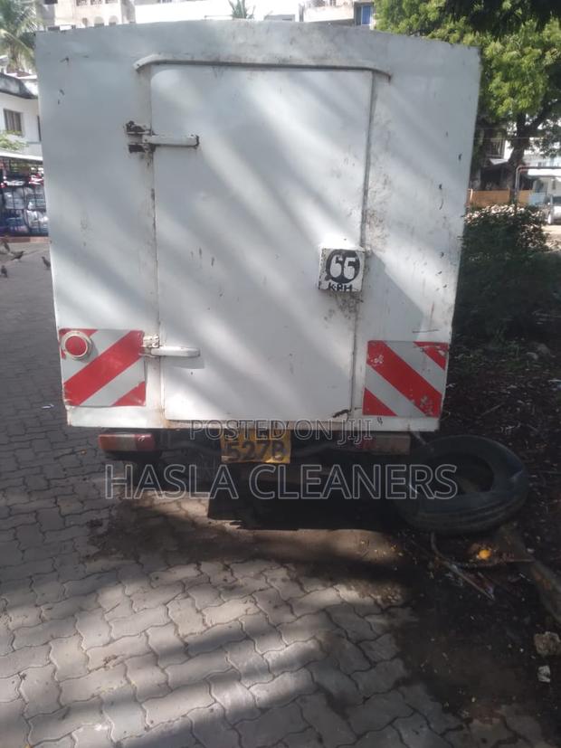 Piaggio 2017 White - thumbnail 2