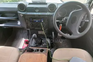 Land Rover Defender Puma 110 2.4 TD 2011 Green