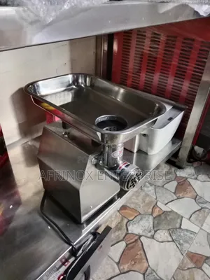 Capacity Meat Mincer
Perfect for High-Demand Environments.