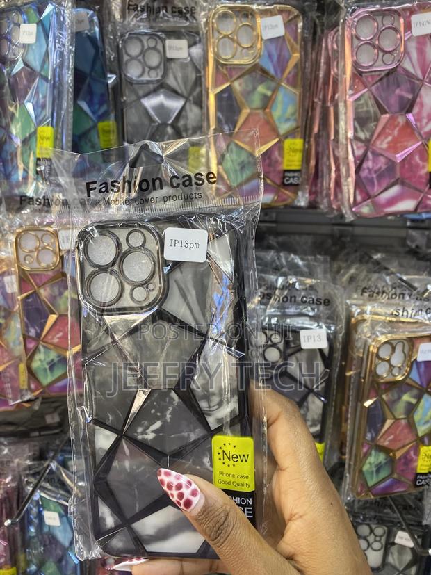 Souris Geometric Shape Diamond Pattern Case for iPhone 13 Pro Max - main view