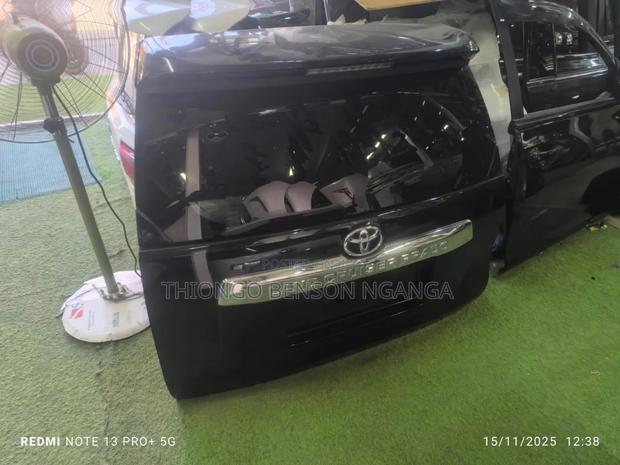 Prado 2018 Boot - main view