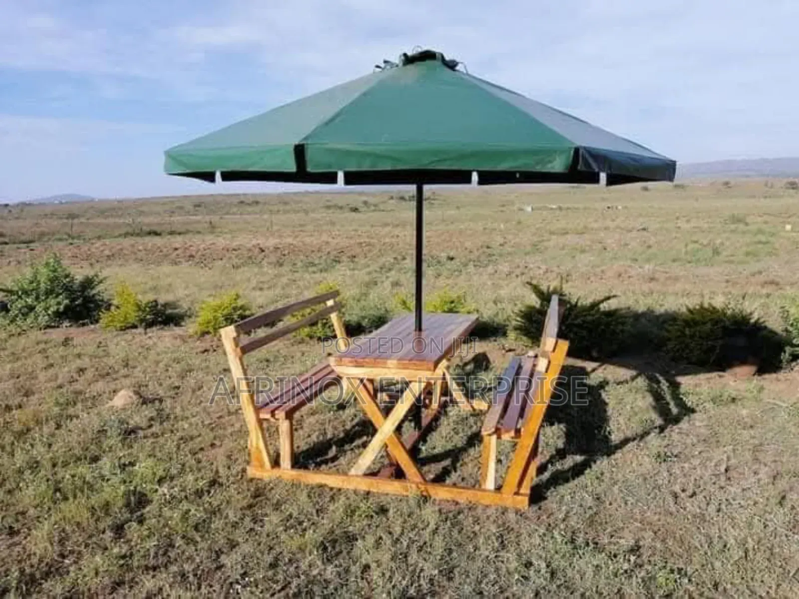 Outdoor Parasol Umbrella With Seating Benches for Relaxing