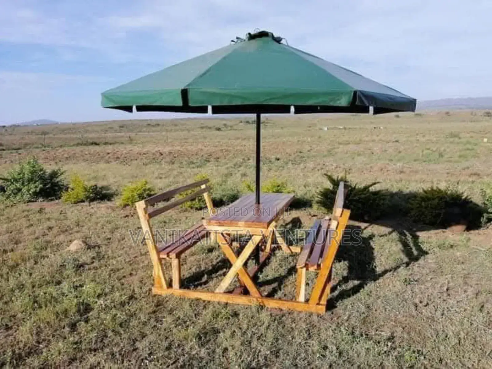Outdoor Parasol Umbrella With Seating Benches for Relaxing