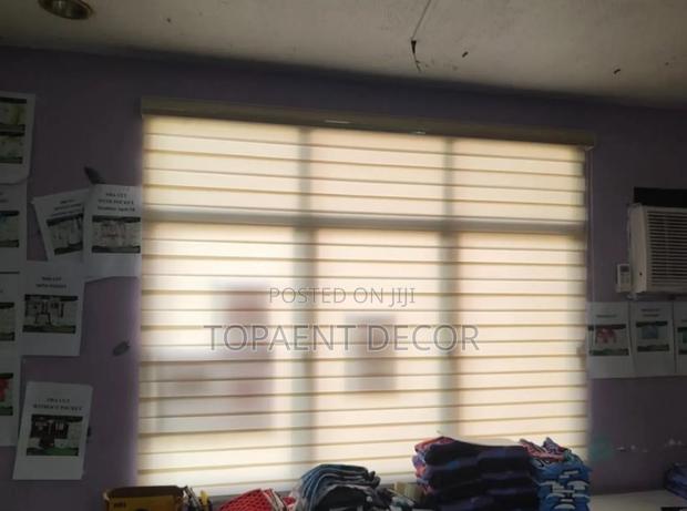 Beige Horizontal Office Blinds That Warms The Atmosphere - main view