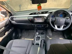 Toyota Hilux 2018 Black