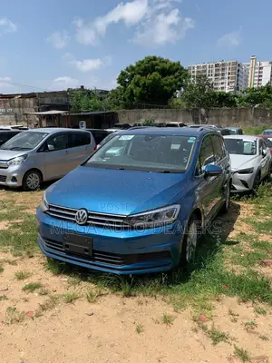 Volkswagen Touran 2018 Blue