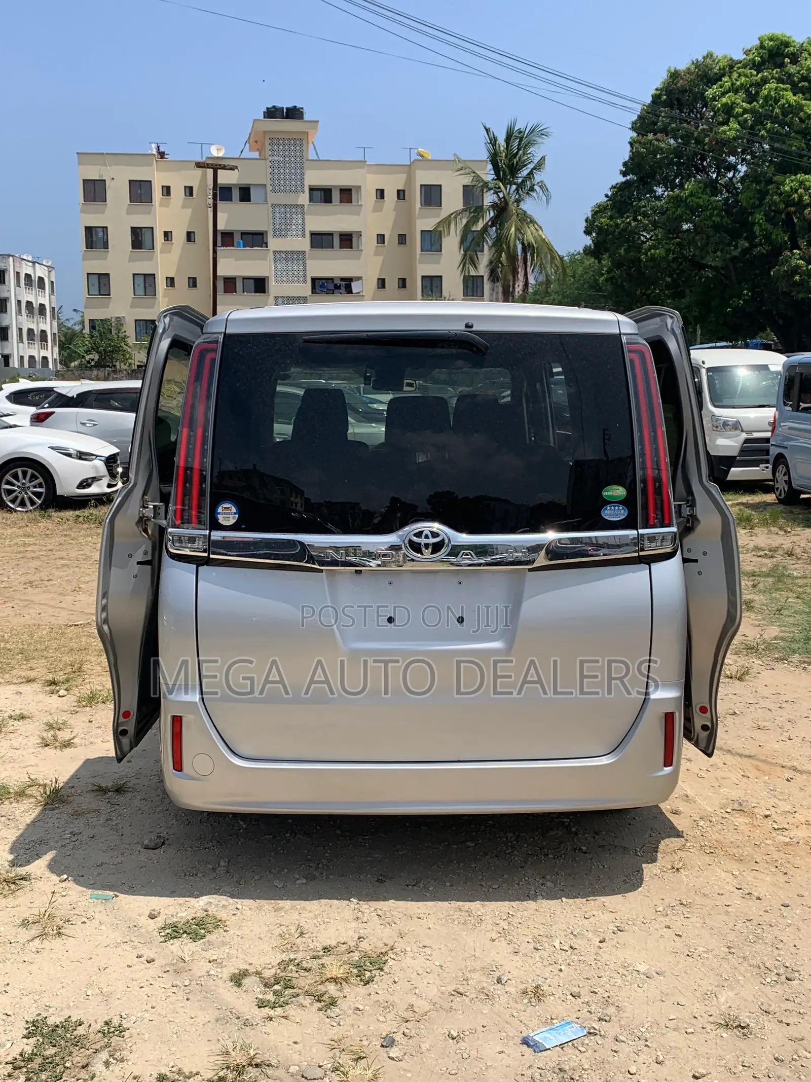 Toyota Noah 2019 Silver