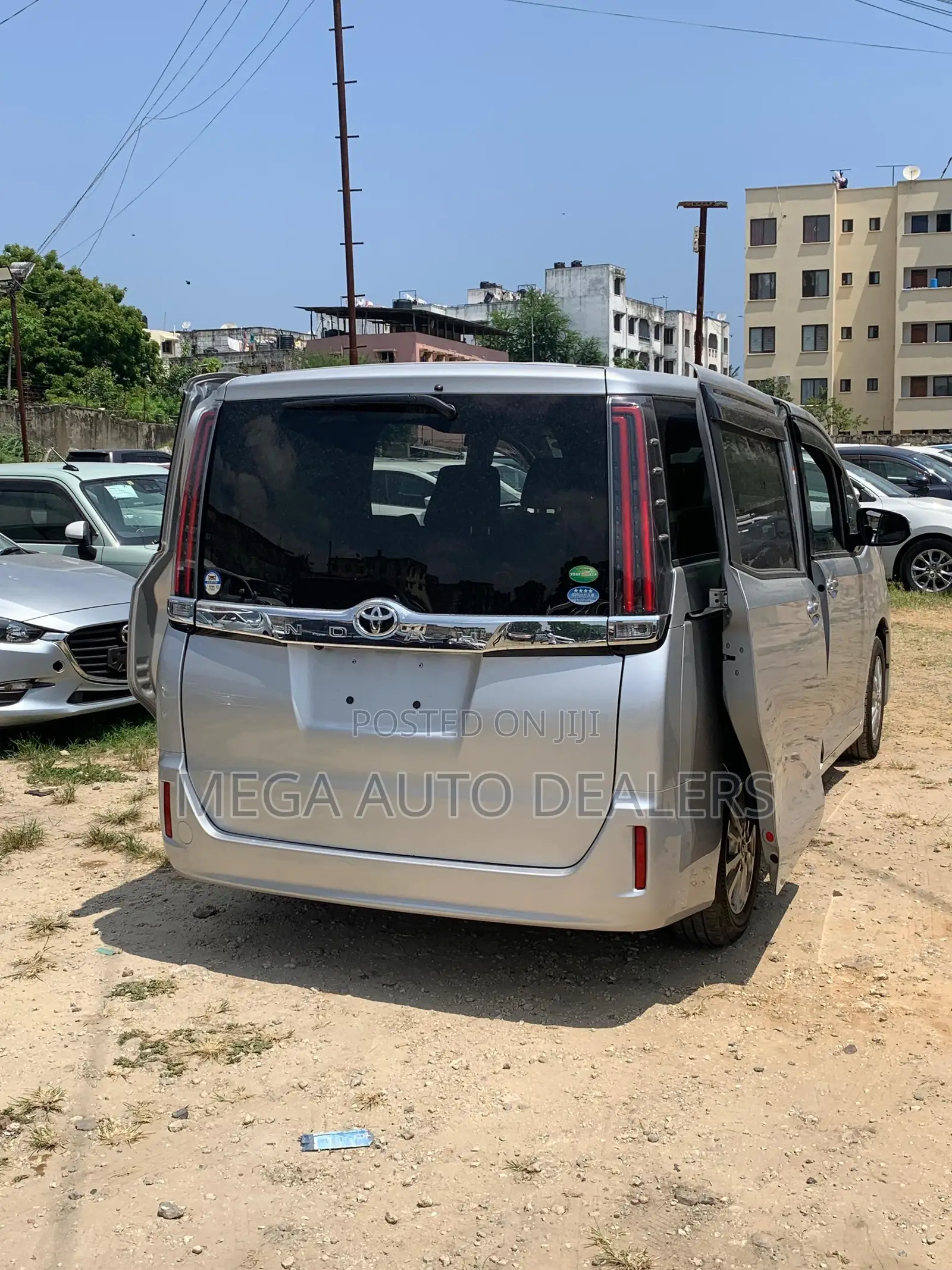 Toyota Noah 2019 Silver