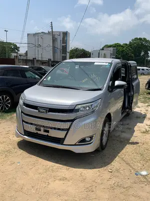 Toyota Noah 2019 Silver