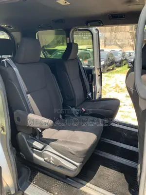 Toyota Noah 2019 Silver