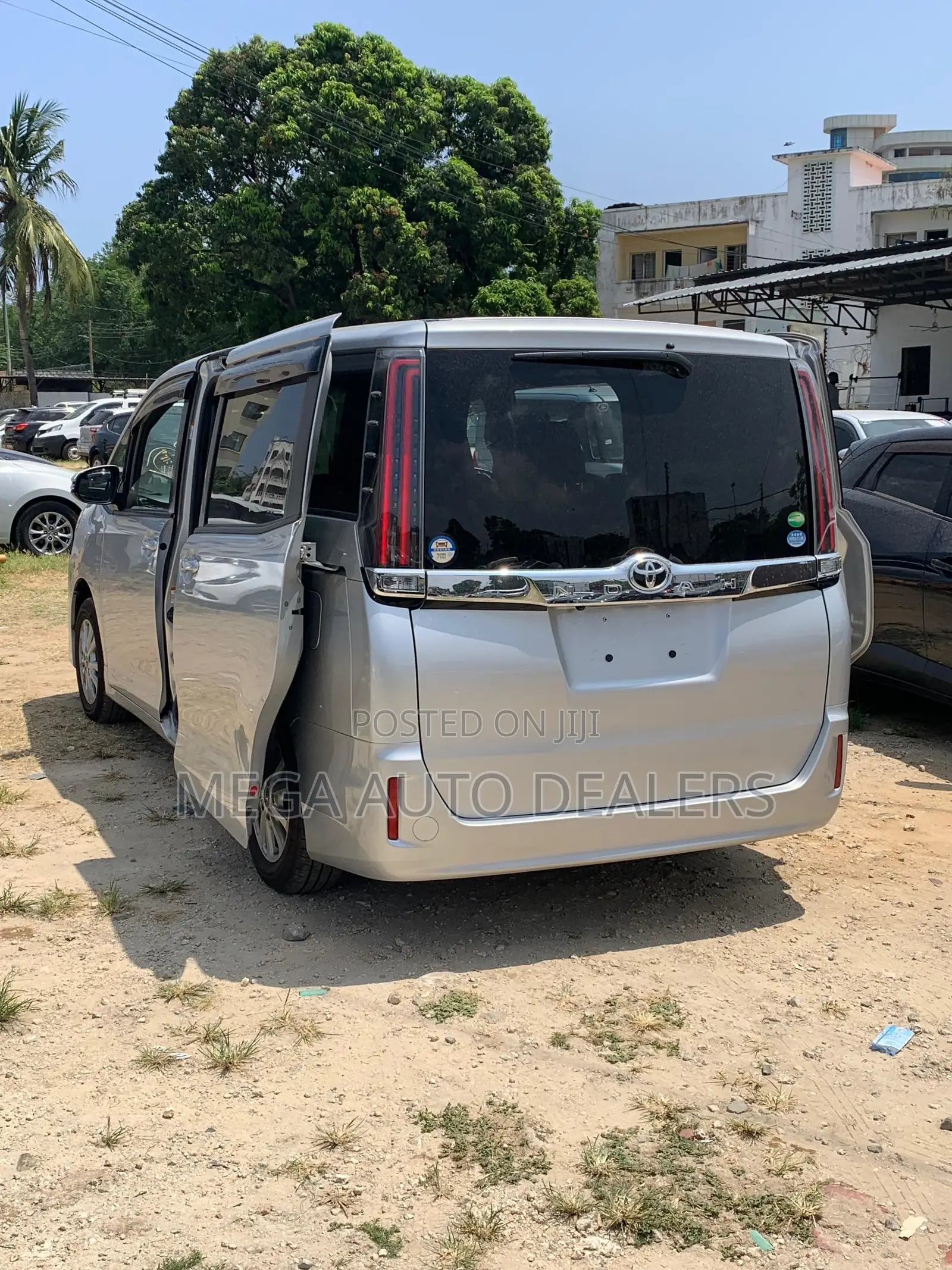 Toyota Noah 2019 Silver