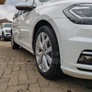 Volkswagen Golf TSI SE FWD 2018 White