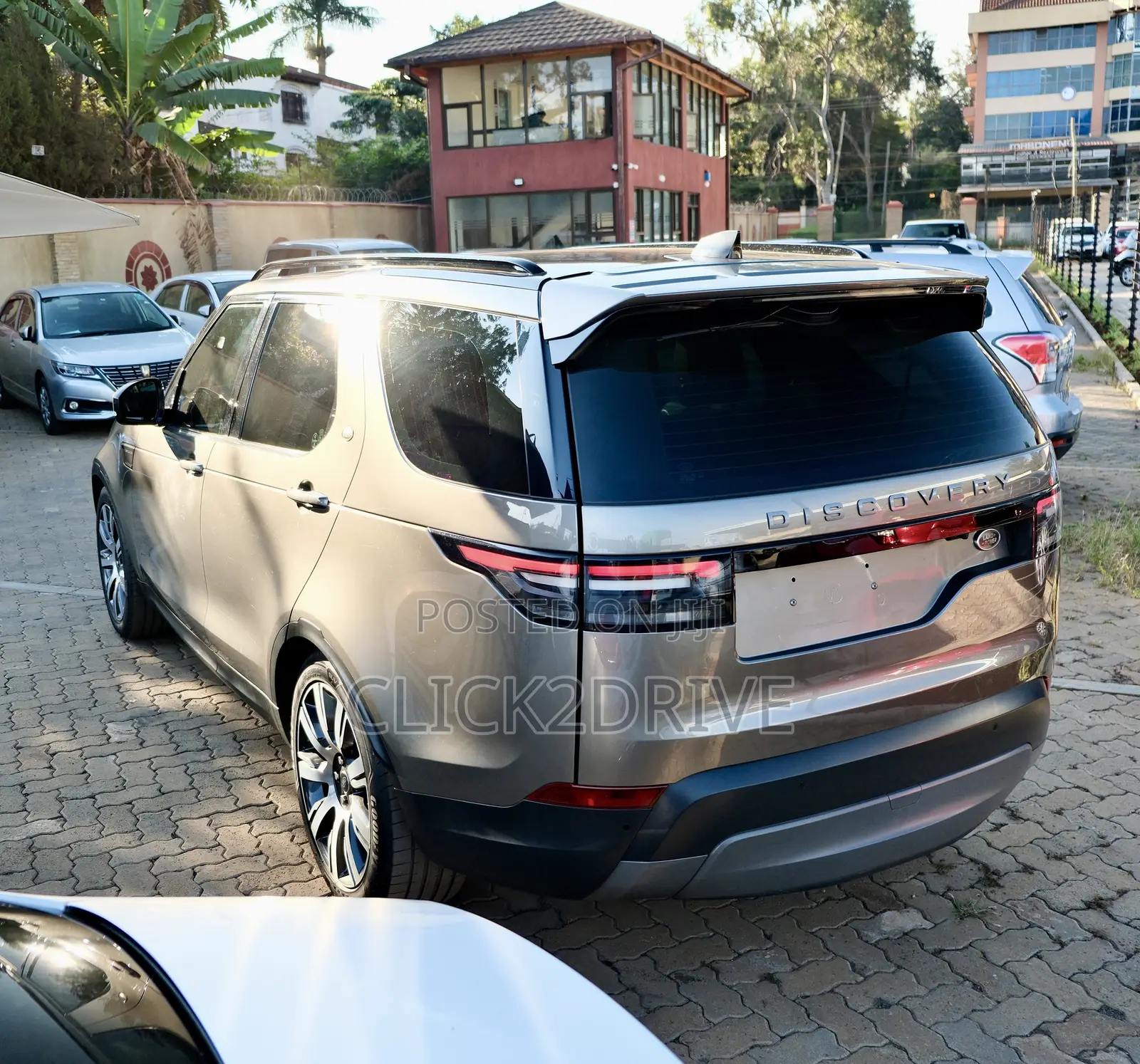 Land Rover Discovery HSE 4x4 2018 Gray