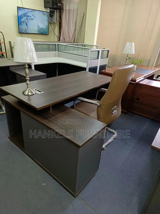 Minimalist Executive Table - main view