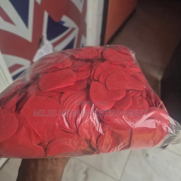 Red Confetti Papers - thumbnail 3