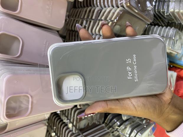 Aqear iPhone 15 Pro Liquid Silicone Case With Microfiber Lining - thumbnail 2