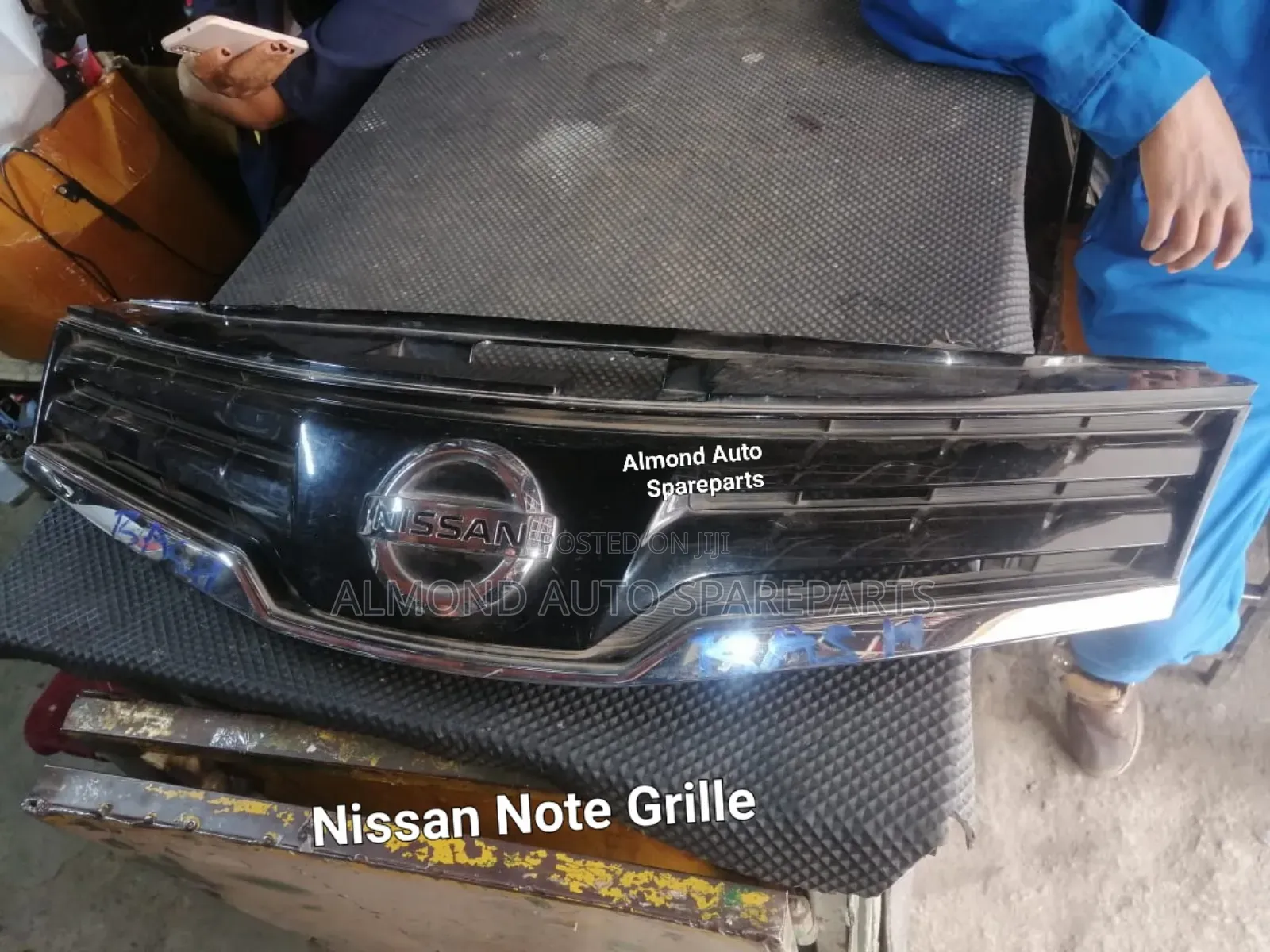 Nissan Note 2012 Grille