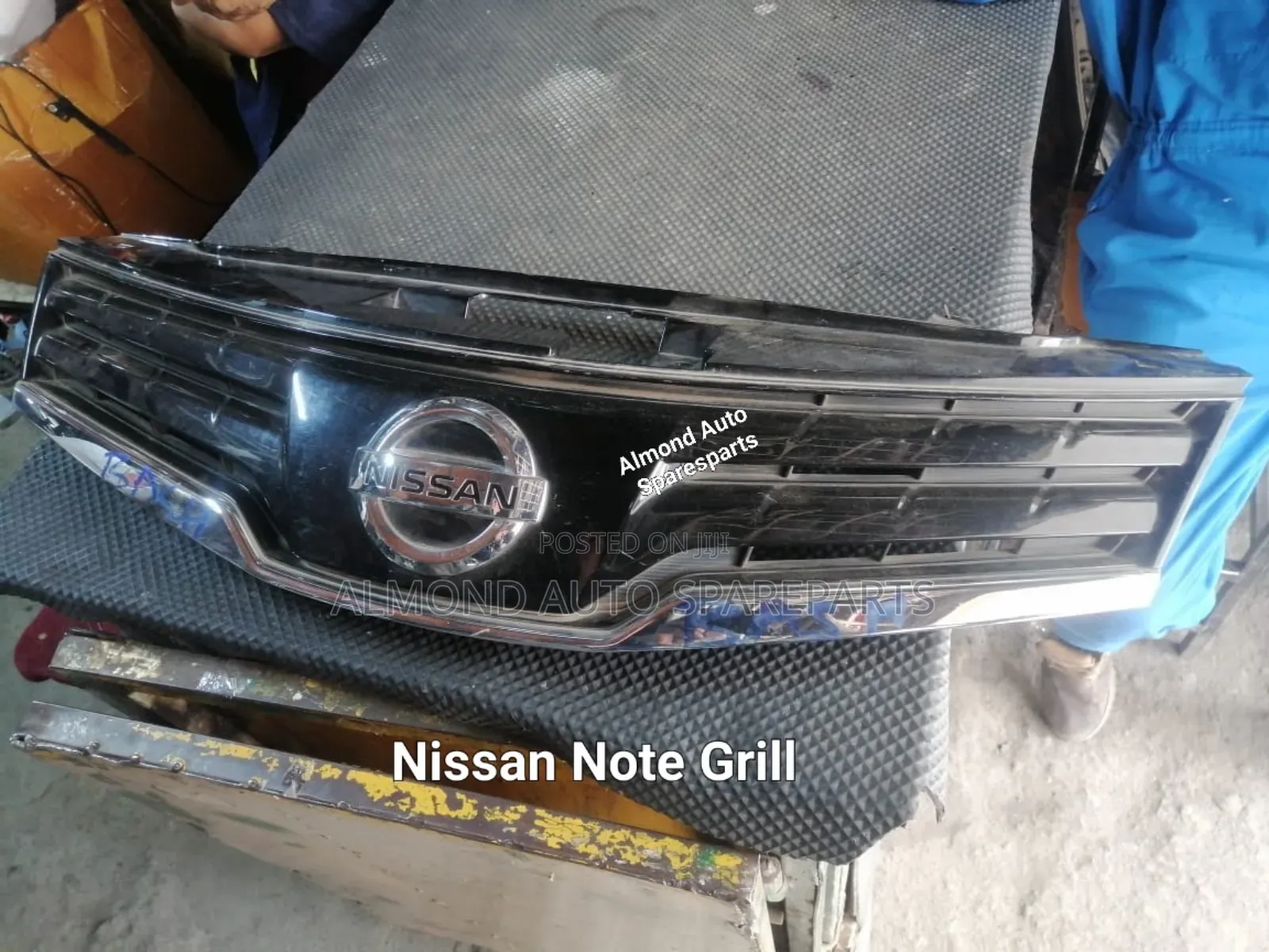 Nissan Note 2012 Grille