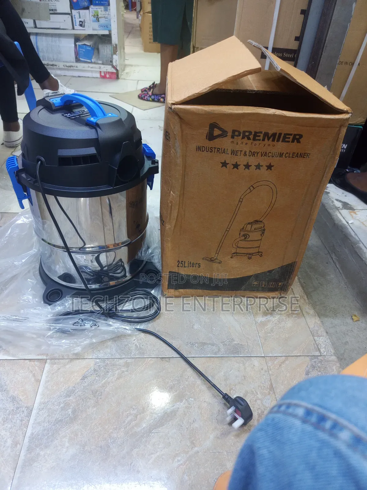 Portable Premier Vacuum Cleaner 25 Litres 