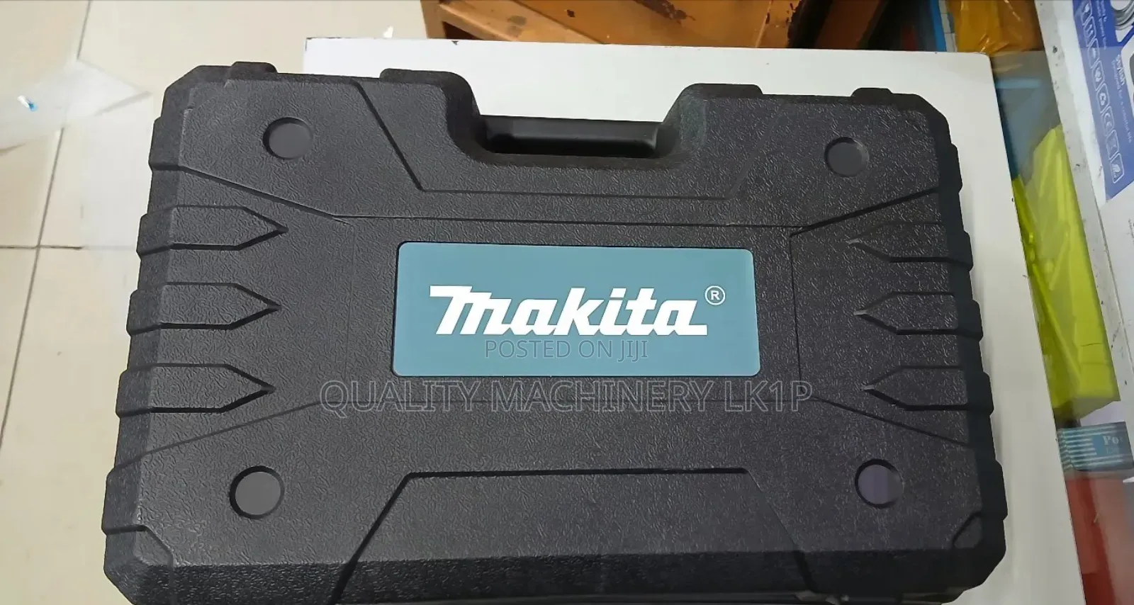 Makita Cordless Chainsaw 12"
