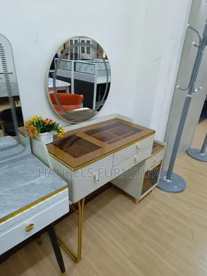 Modern Dressing Table With Led Lighted Mirror