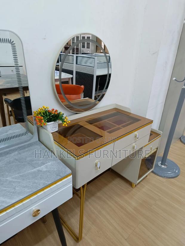 Modern Dressing Table With Led Lighted Mirror - thumbnail 3