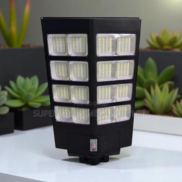 2000w Solar Street Light With Waterproof Casing and Easy Setup Feature