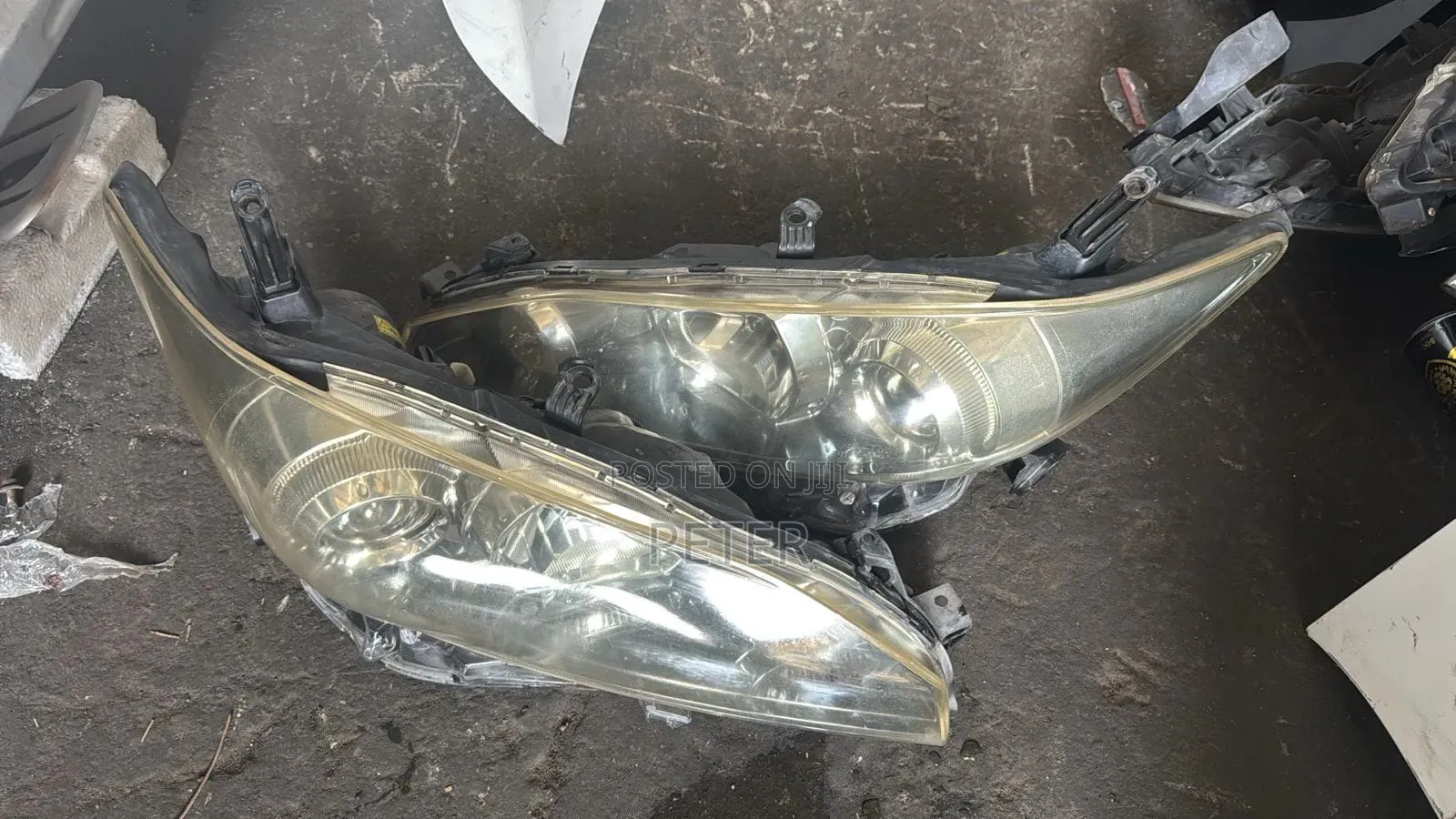 Toyota Wish Year 2015 Headlights Xenon Type