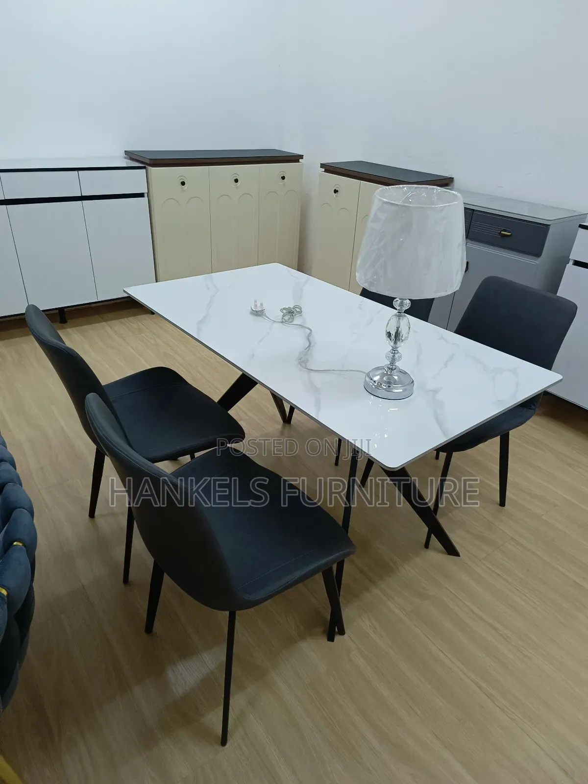 Minimalist Metal‐Leg Dining Table