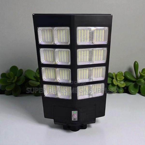 2000w Solar Lamp With Plug and Play Installation and High Durability