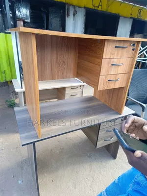 1‐Way Office Workstation Desk