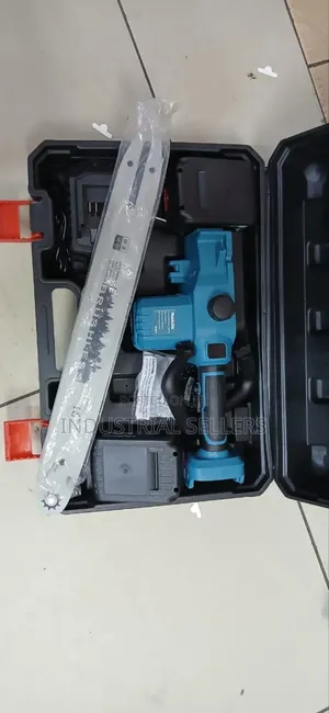 Makita Chain Saw Cordless 16"