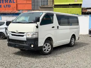 Toyota HiAce 2018 White
