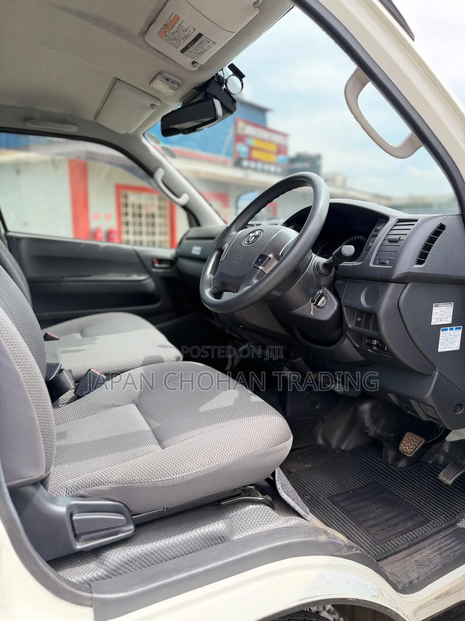 Toyota HiAce 2018 White