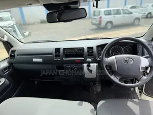 Toyota HiAce 2018 White