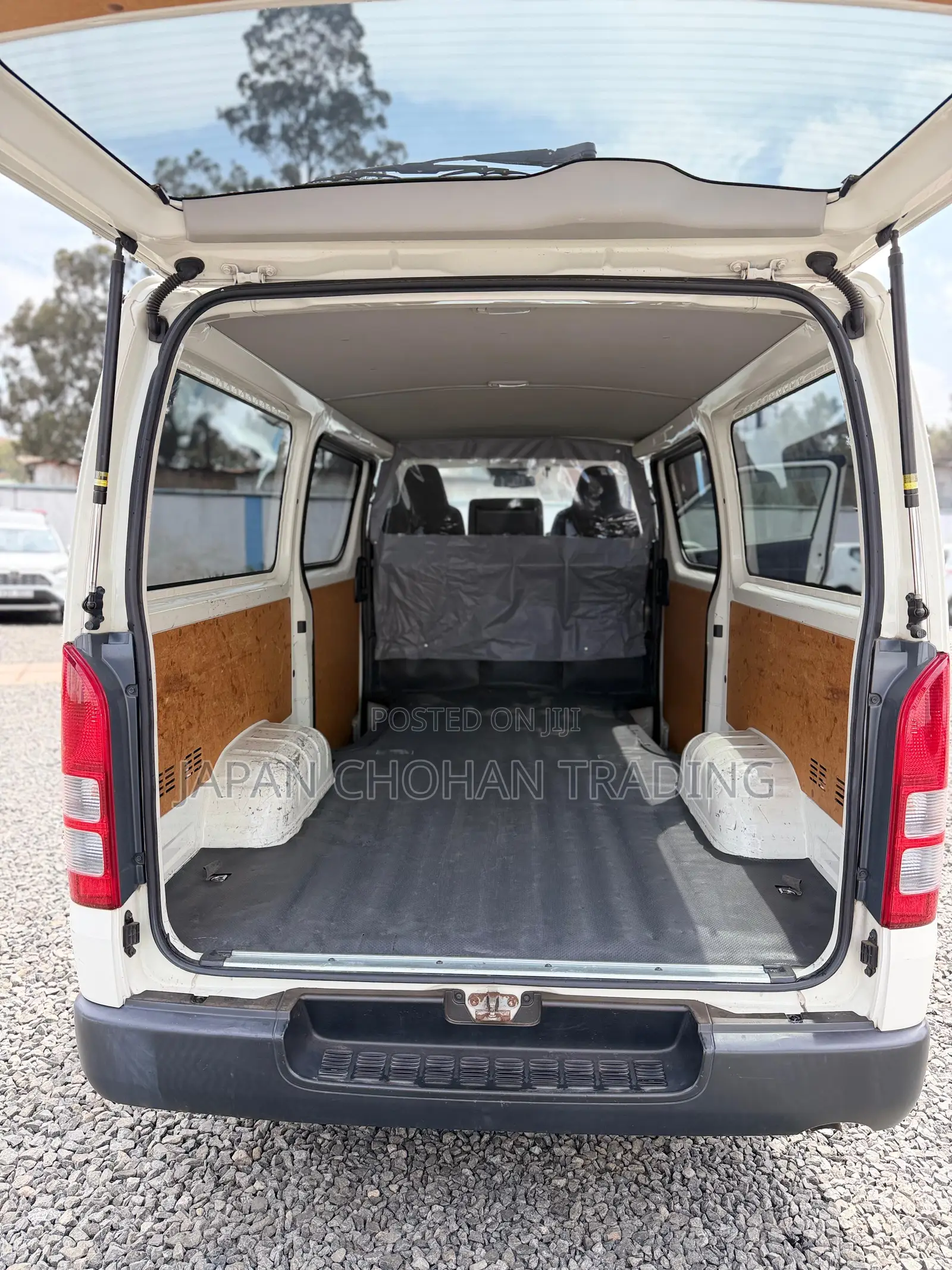 Toyota HiAce 2018 White