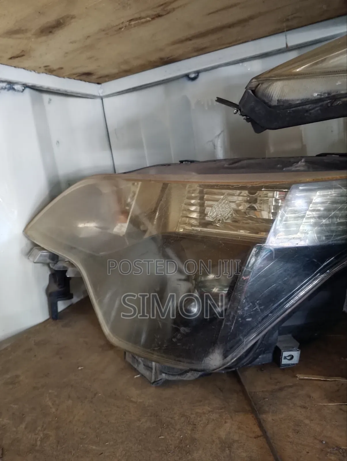 Toyota Spade Headlight