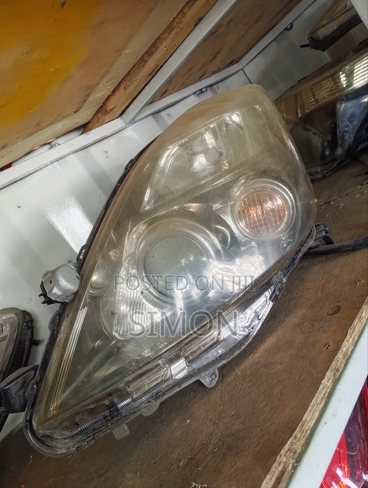 Isis 2008 Headlight